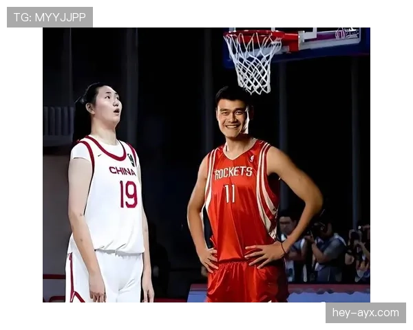 姚明家里那个篮球场到底是给谁准备的日常逛超市照明反差太大了吧