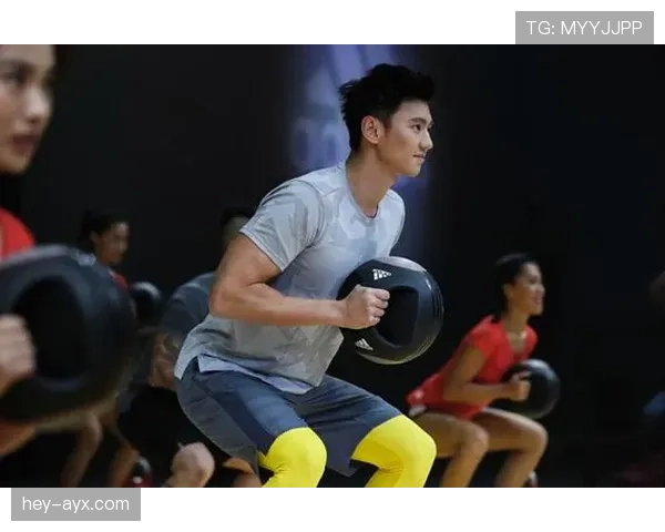 宁泽涛穿得像街头小混混，泳池边却是另一个宇宙